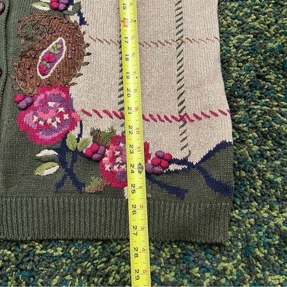 Jantzen Woman Vintage Hand Embroidered Cardigan (no size tag, see measurements) - Picture 5 of 6